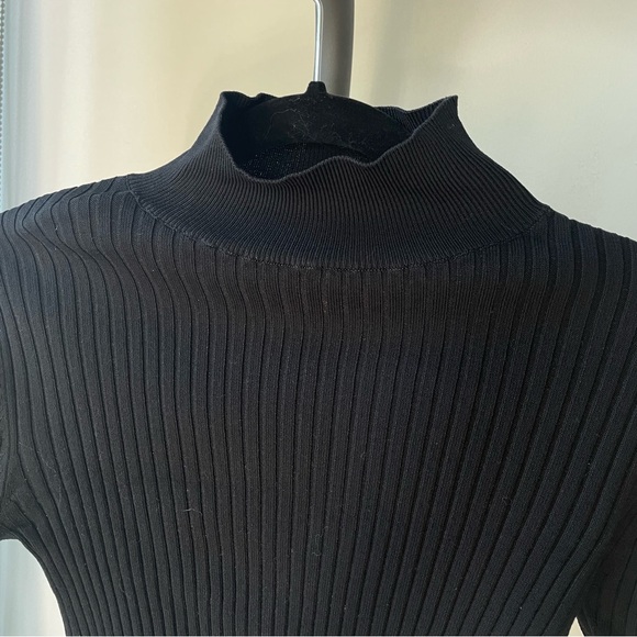 Black cropped turtleneck - Picture 2 of 4